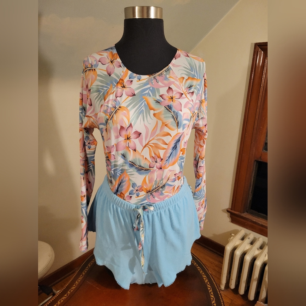 NWT Hurley Floral Swimsuit With Cordinating Shorts Size L